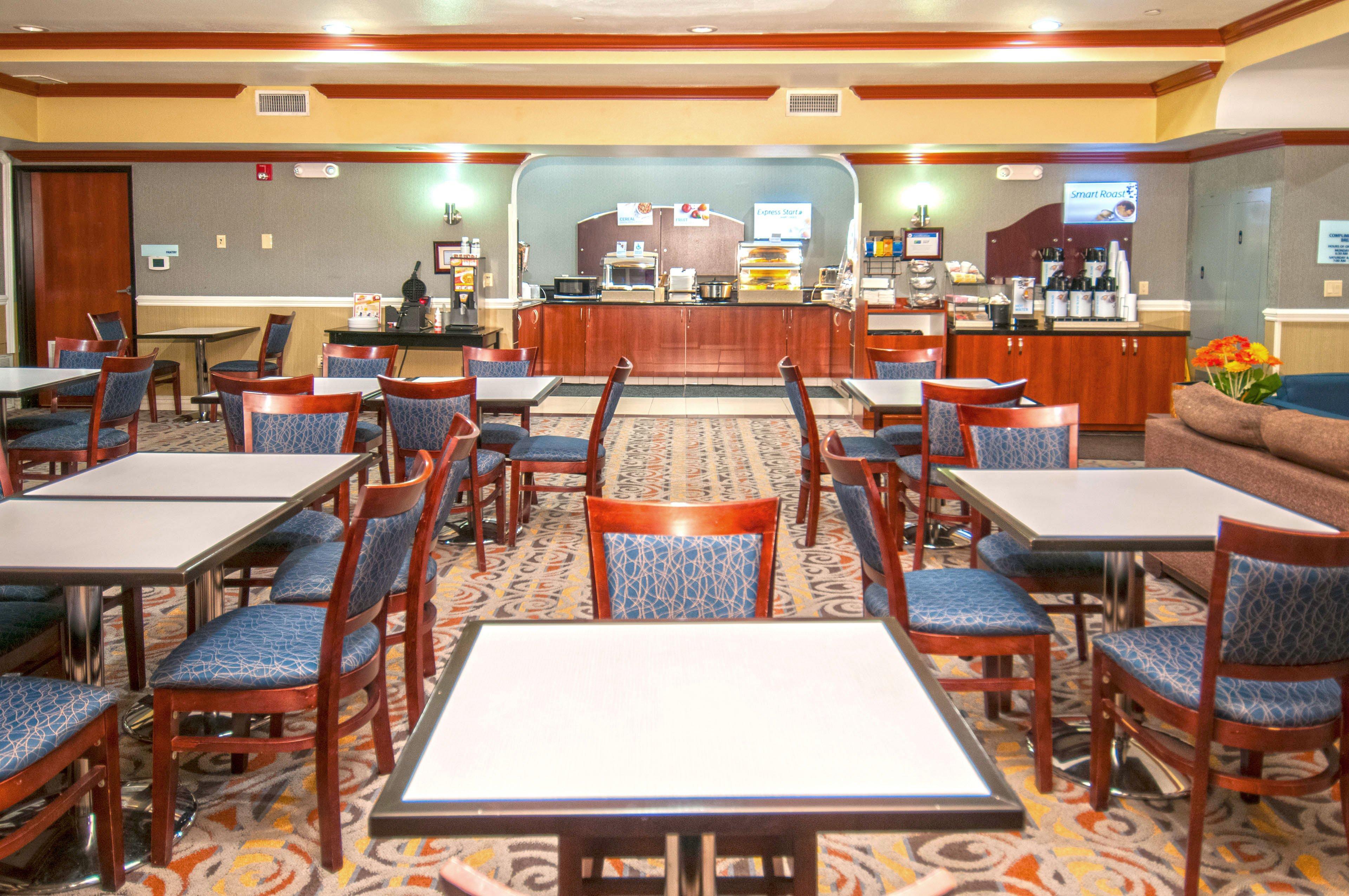 Holiday Inn Express & Suites Bakersfield Central By Ihg Exterior foto