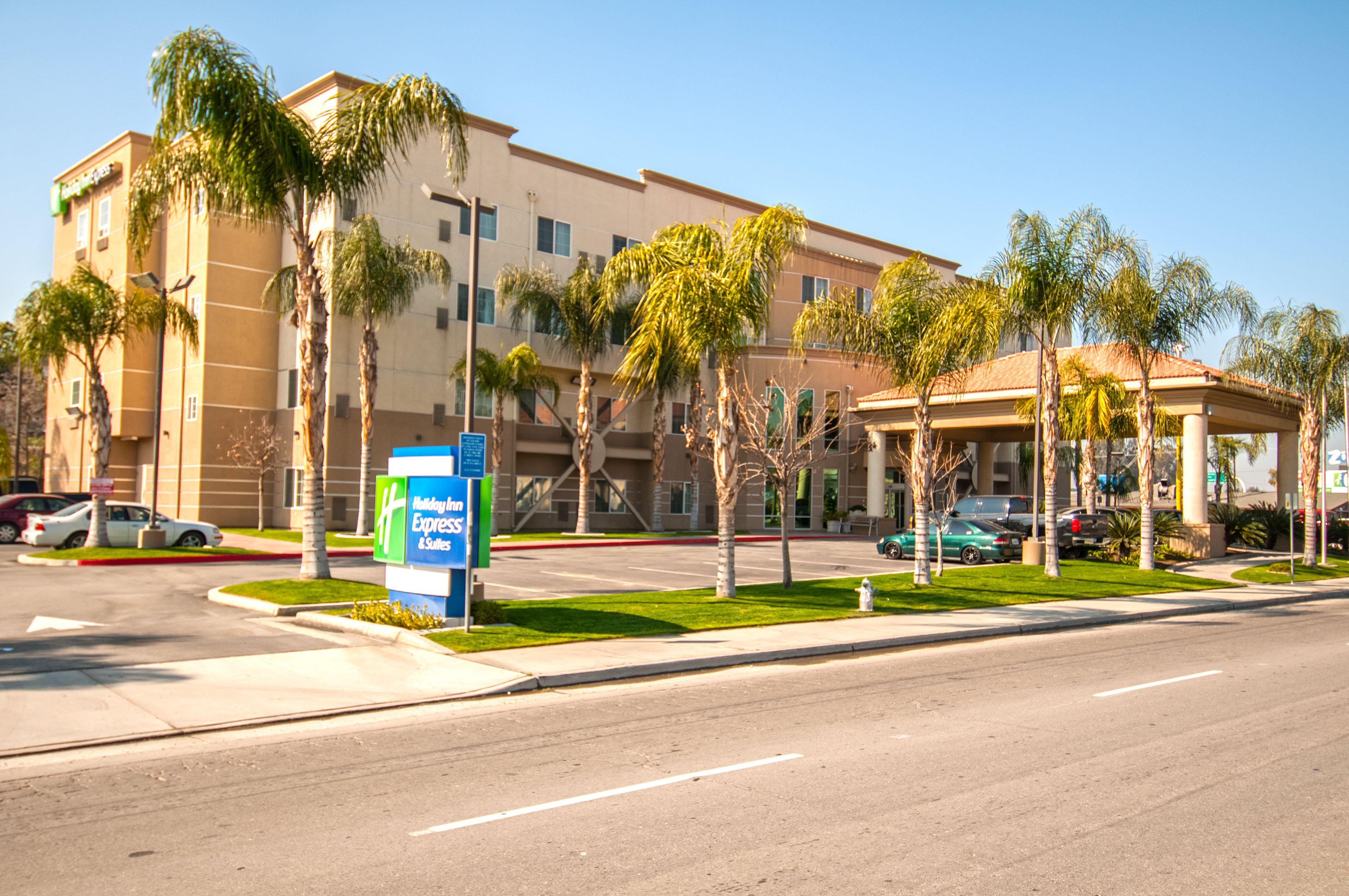 Holiday Inn Express & Suites Bakersfield Central By Ihg Exterior foto