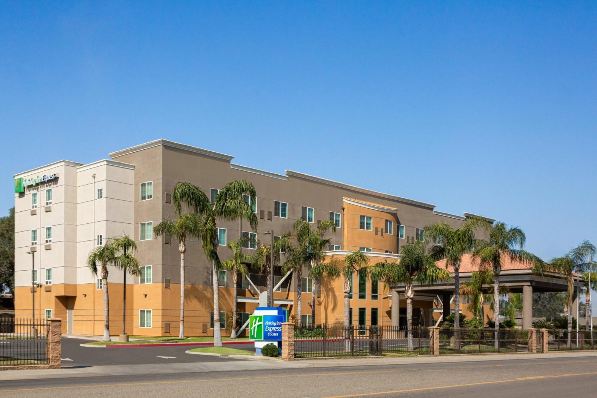 Holiday Inn Express & Suites Bakersfield Central By Ihg Exterior foto