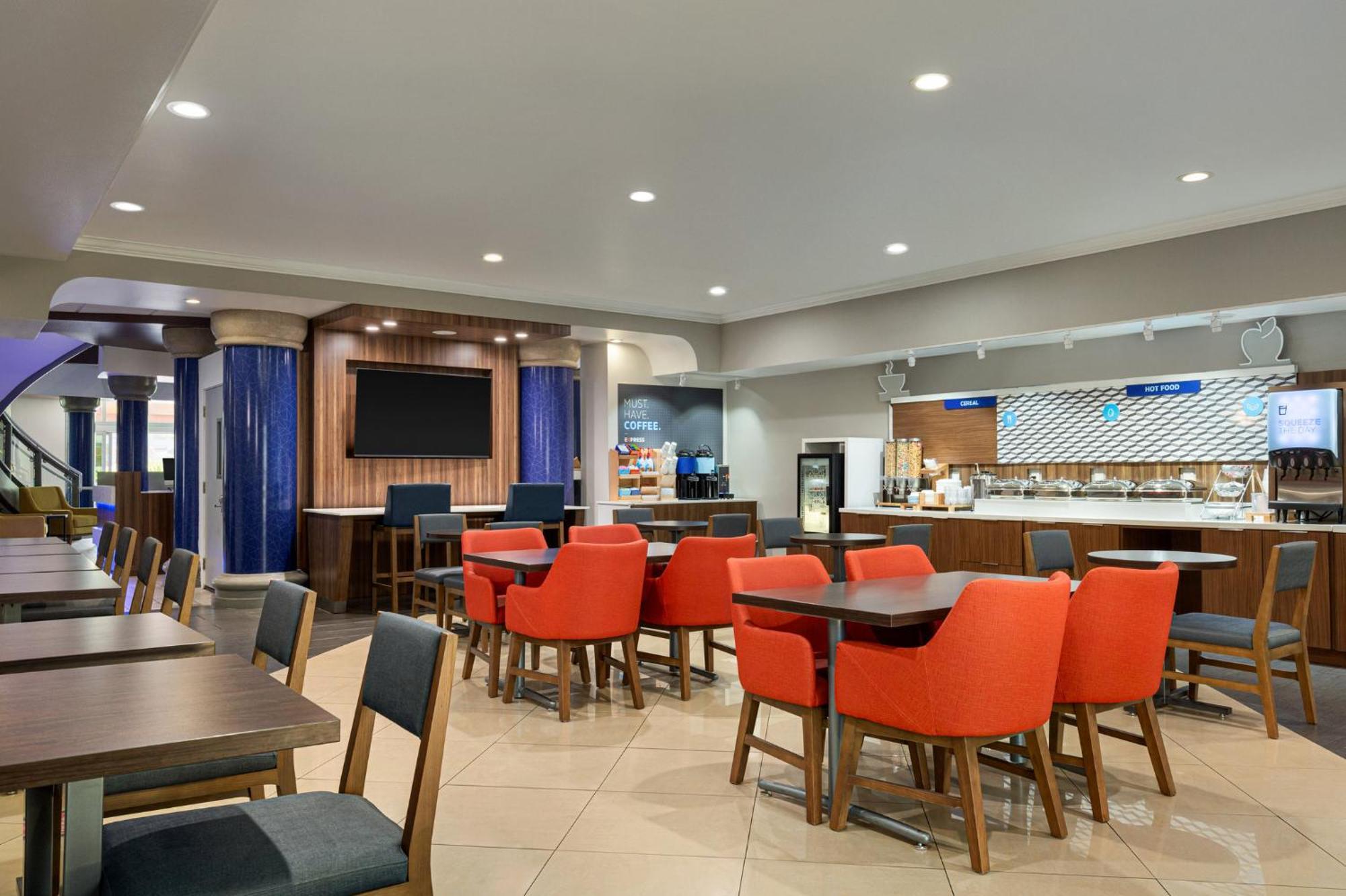 Holiday Inn Express & Suites Bakersfield Central By Ihg Exterior foto