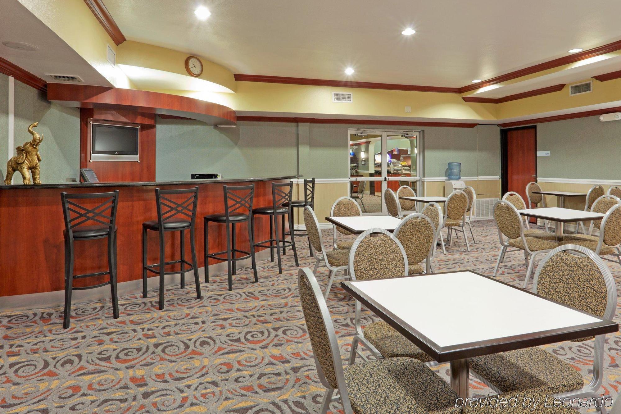 Holiday Inn Express & Suites Bakersfield Central By Ihg Restaurante foto