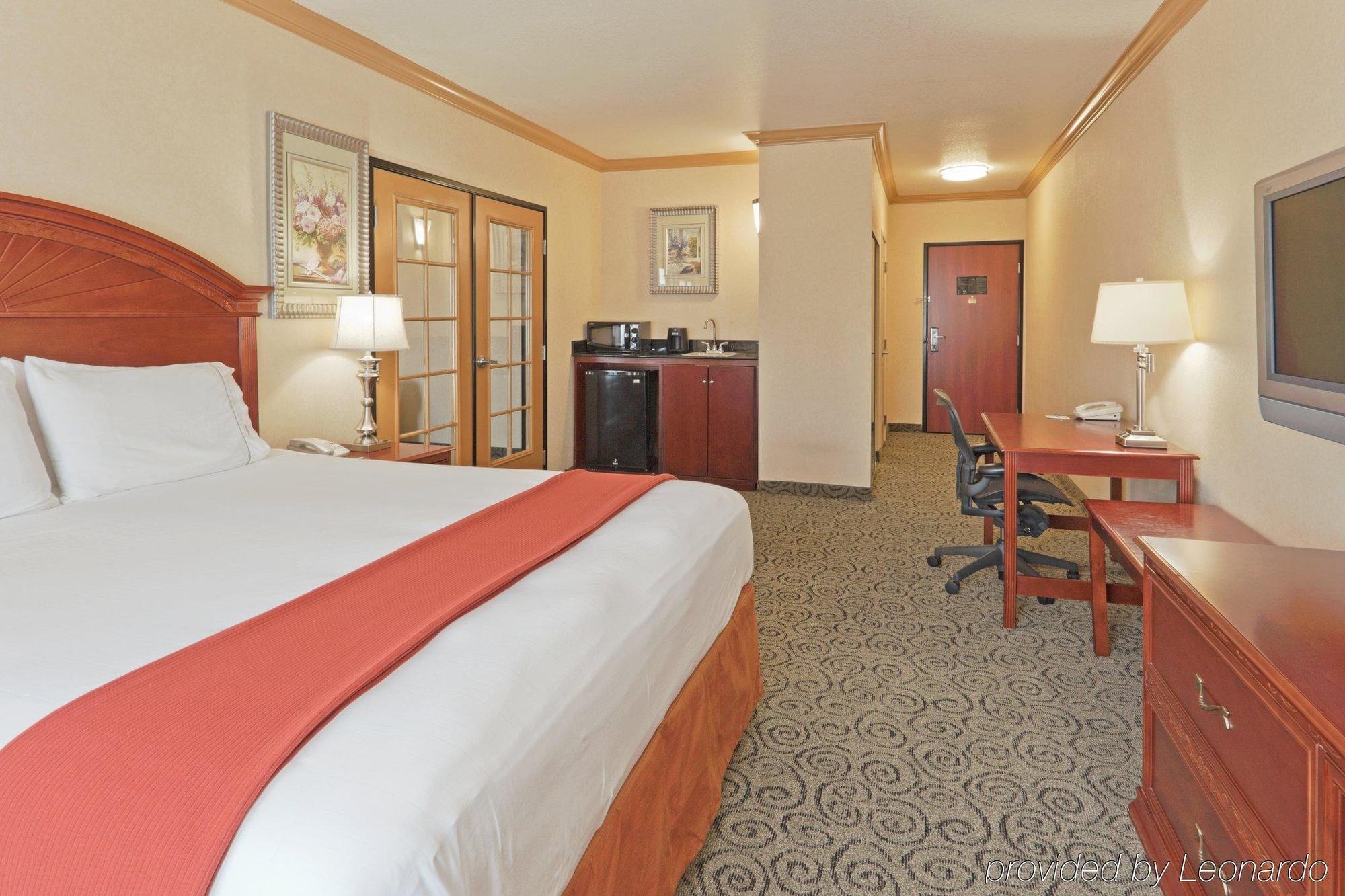 Holiday Inn Express & Suites Bakersfield Central By Ihg Quarto foto