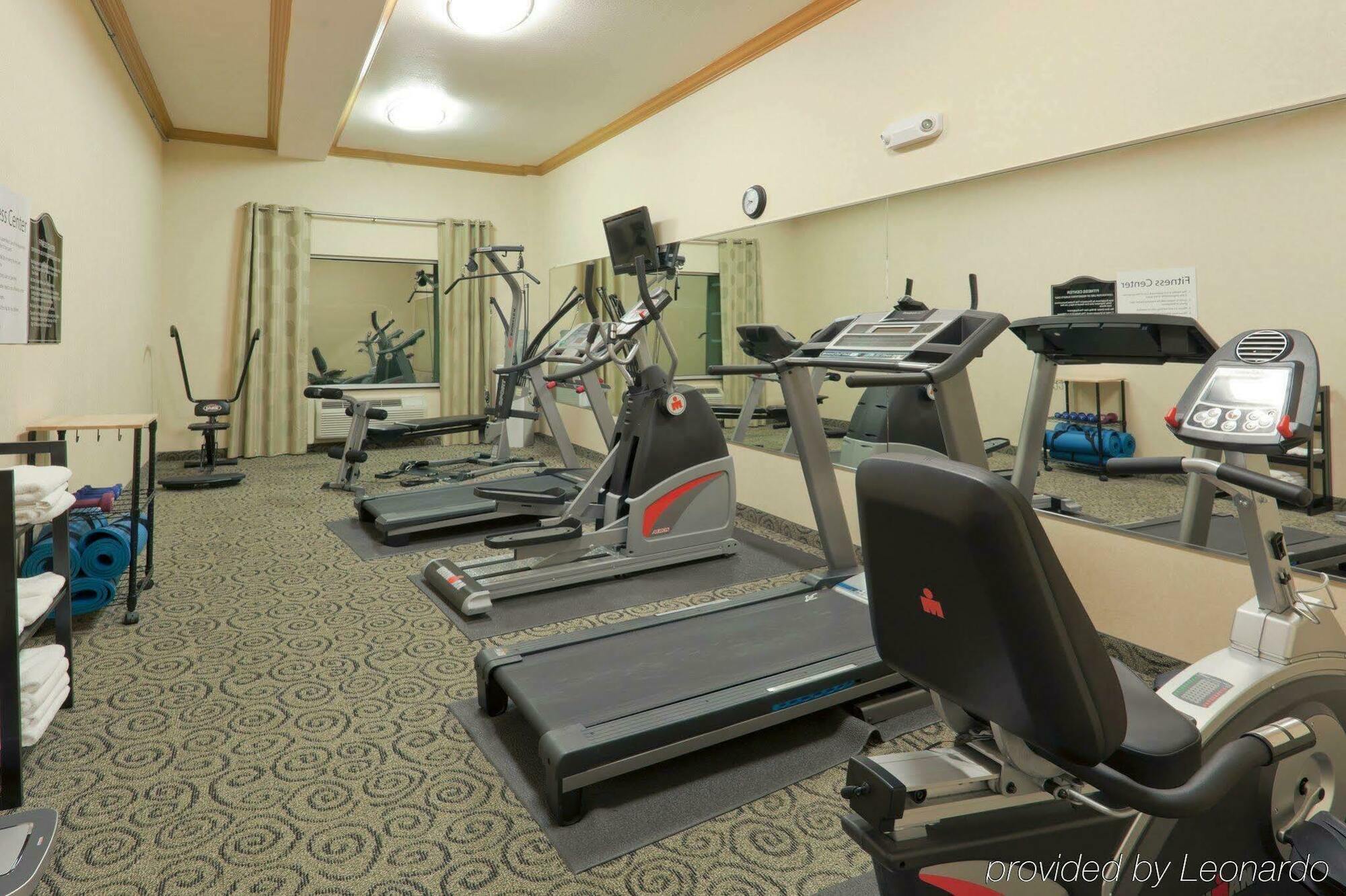Holiday Inn Express & Suites Bakersfield Central By Ihg Instalações foto